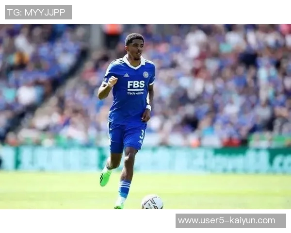 蓝军外租前锋福法纳因无证无保险驾驶被罚款12万引发关注